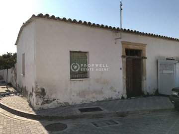 1 - Kiti, Maison