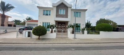 1 - Oroklini, Maison