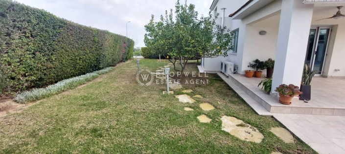 Image No.3-Maison de 4 chambres à vendre à Oroklini