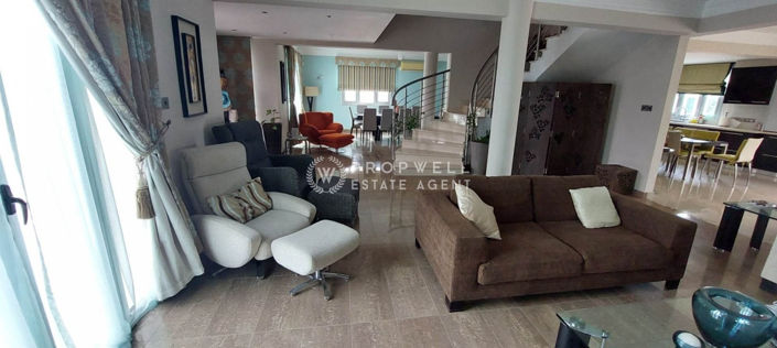 Image No.4-Maison de 4 chambres à vendre à Oroklini