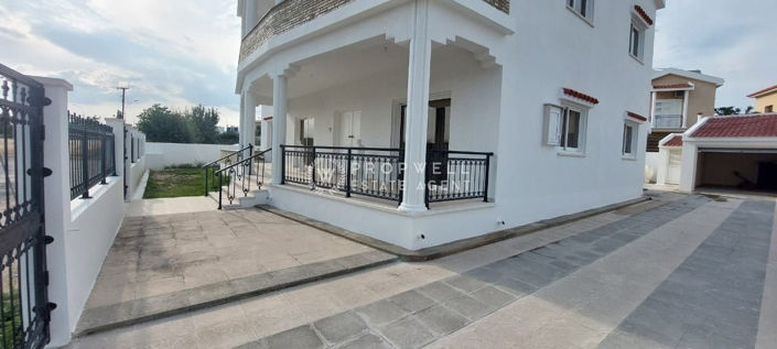 Image No.2-Villa de 5 chambres à vendre à Aradippou