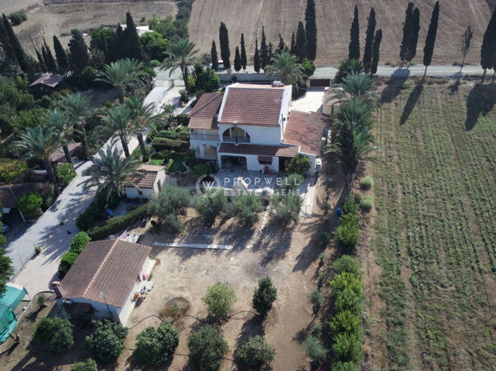 Image No.2-5 Bed Villa for sale