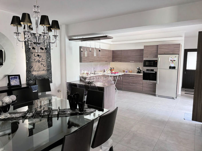 Image No.14-4 Bed House for sale