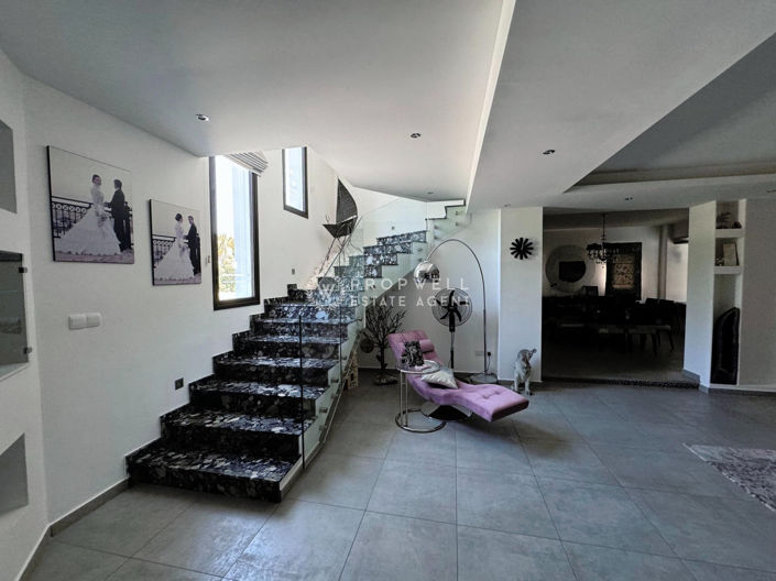 Image No.2-4 Bed House for sale