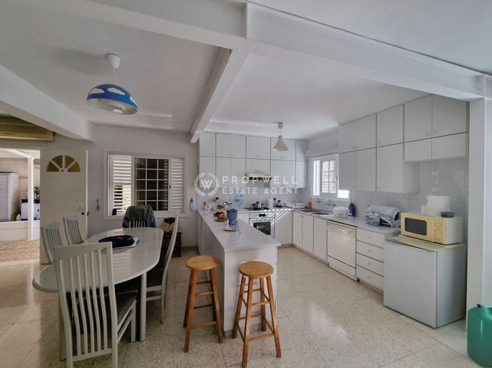 Image No.12-Maison de 4 chambres à vendre à Meneou