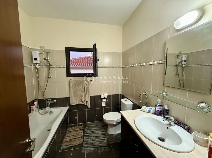 Image No.10-4 Bed House for sale