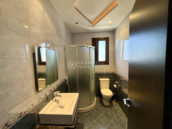 Image No.12-5 Bed House for sale