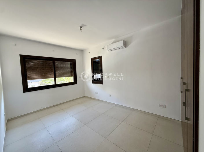 Image No.12-4 Bed House for sale