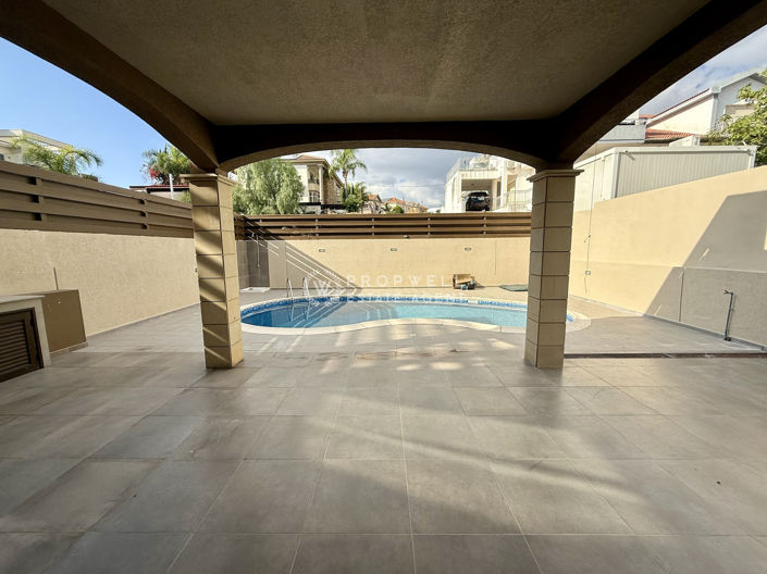 Image No.18-4 Bed House for sale