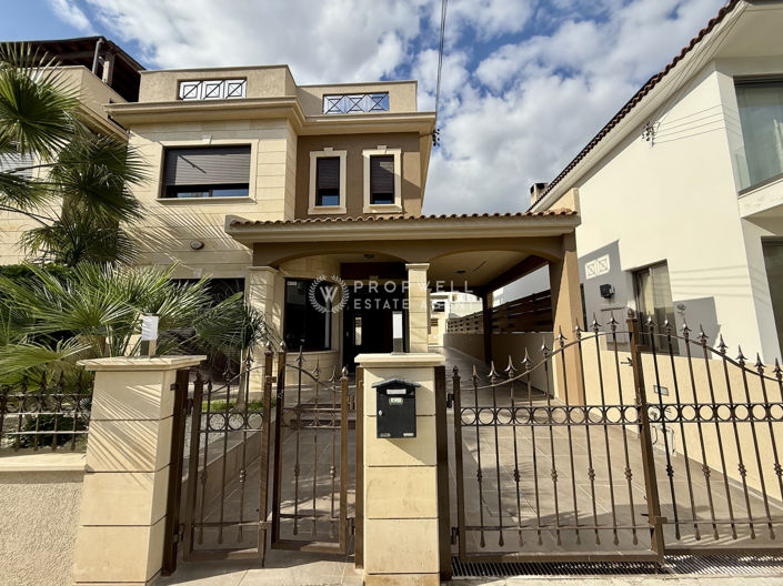 Image No.2-4 Bed House for sale