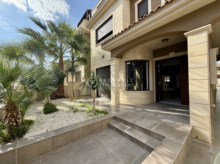 Image No.3-4 Bed House for sale