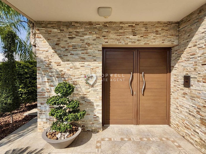 Image No.2-4 Bed House for sale