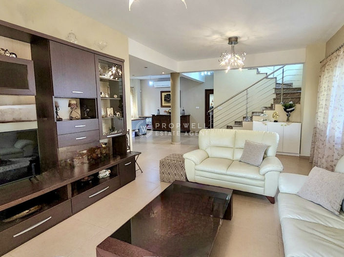 Image No.4-4 Bed House for sale