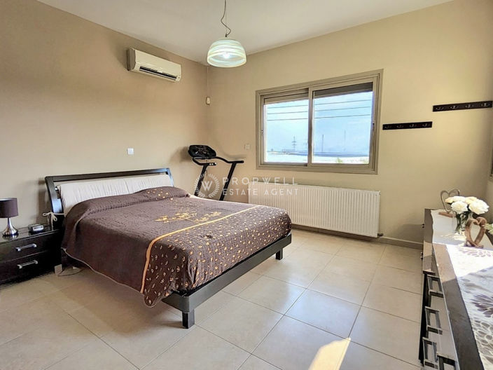 Image No.8-4 Bed House for sale