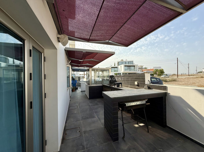 Image No.15-4 Bed House for sale