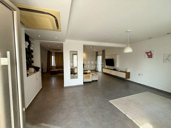 Image No.2-4 Bed House for sale