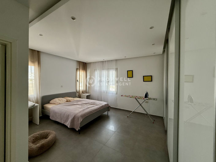 Image No.8-4 Bed House for sale