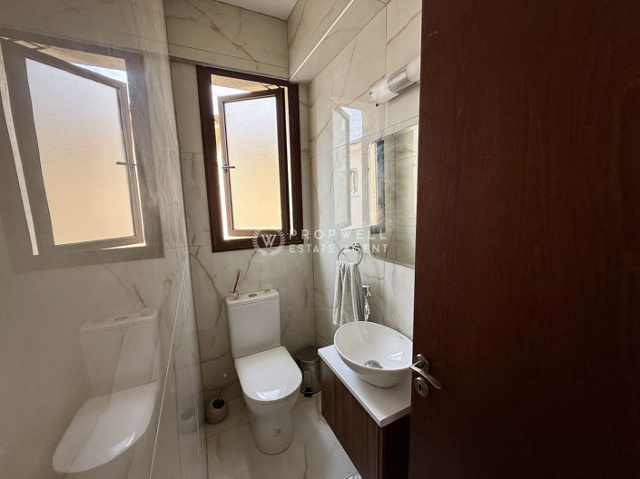 Image No.11-3 Bed House for sale
