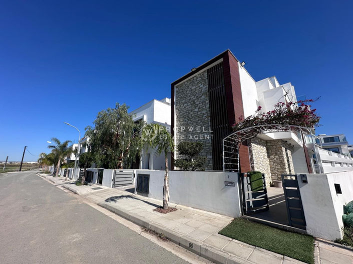 Image No.3-5 Bed Villa for sale