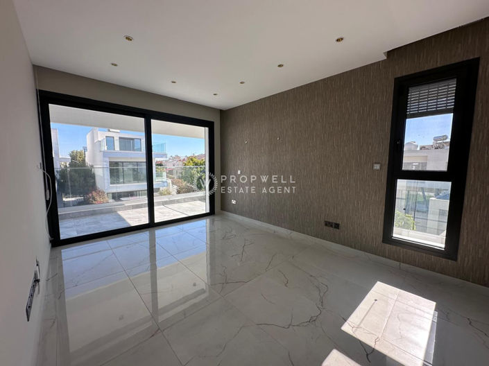 Image No.32-5 Bed Villa for sale