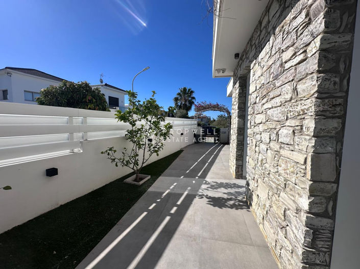 Image No.8-5 Bed Villa for sale