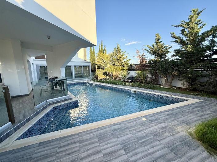 Image No.20-Villa de 6 chambres à vendre à Oroklini