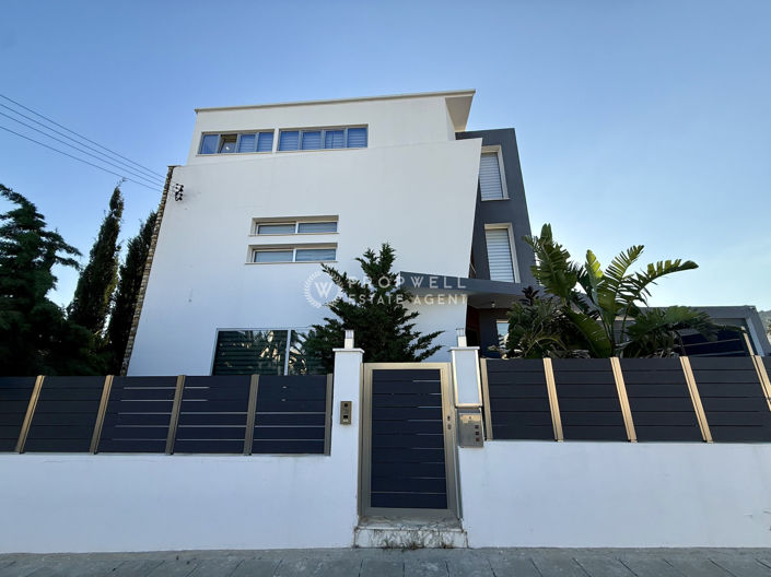 Image No.3-Villa de 6 chambres à vendre à Oroklini