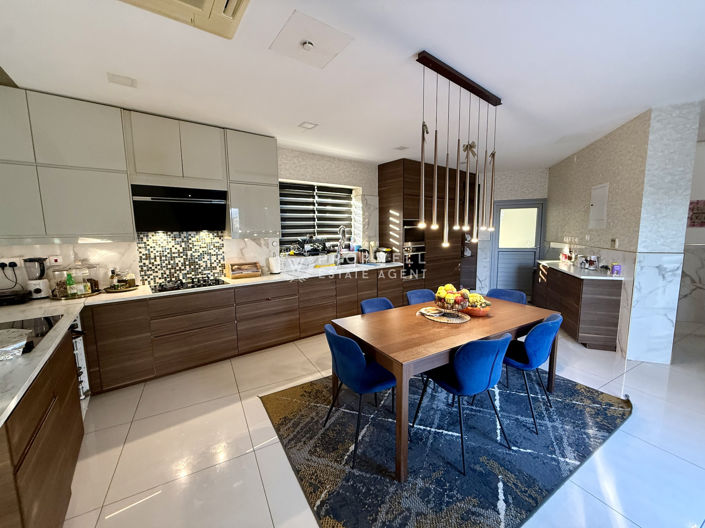 Image No.8-Villa de 6 chambres à vendre à Oroklini