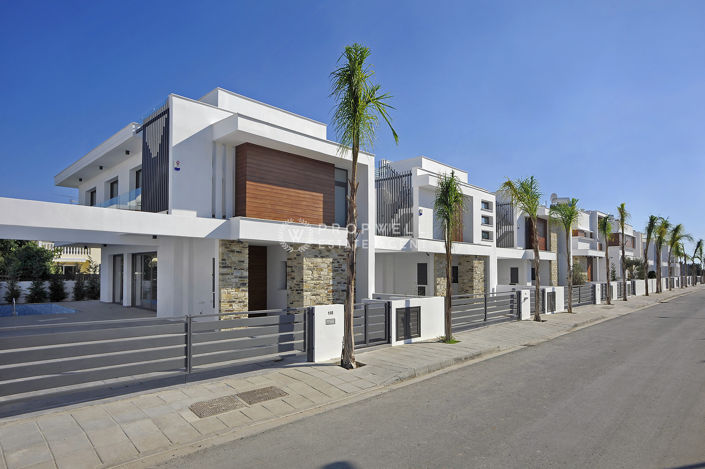 Image No.2-5 Bed Villa for sale