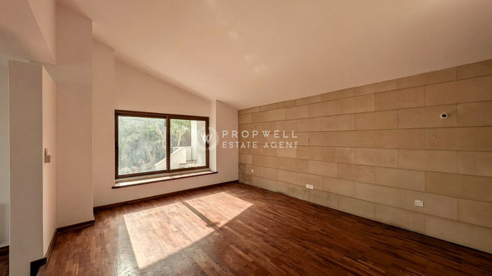 Image No.12-4 Bed House for sale