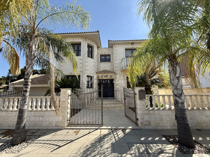 Image No.2-5 Bed Villa for sale