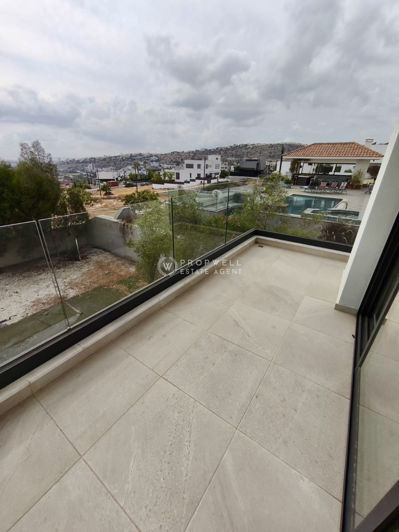 Image No.15-3 Bed House for sale