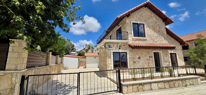 Image No.3-4 Bed House for sale