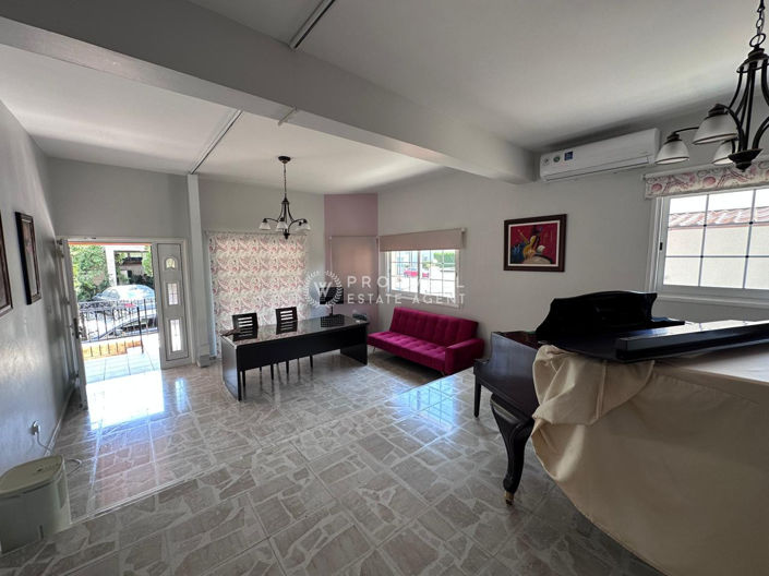 Image No.2-10 Bed Property for sale