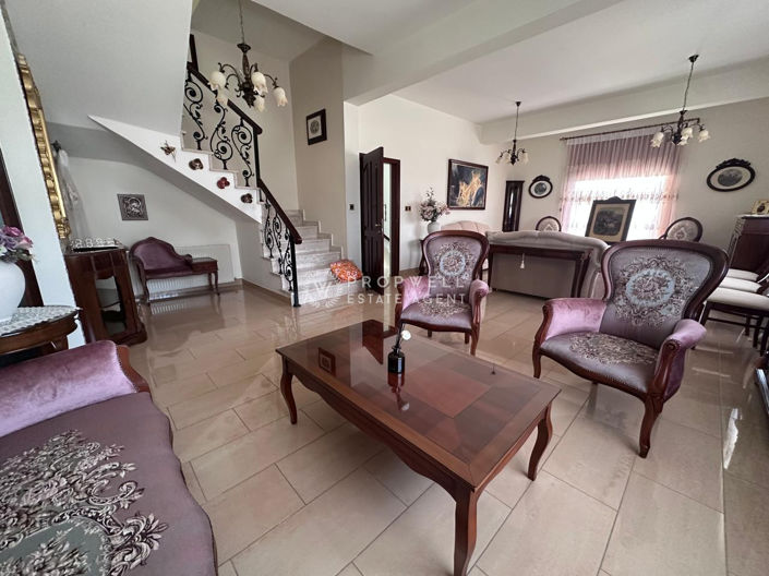 Image No.25-10 Bed Property for sale