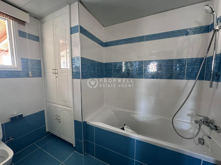 Image No.32-10 Bed Property for sale