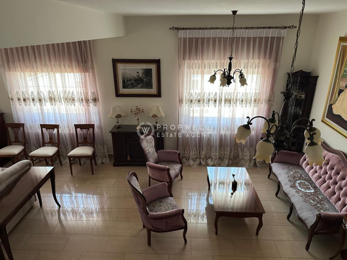 Image No.36-10 Bed Property for sale