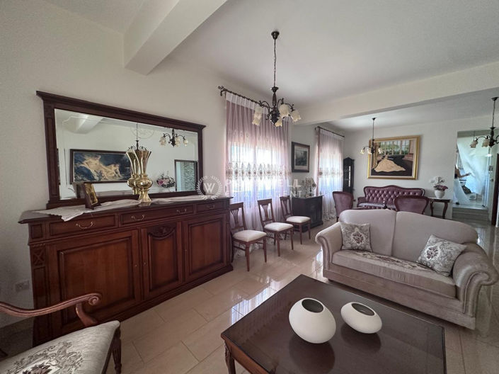 Image No.39-10 Bed Property for sale