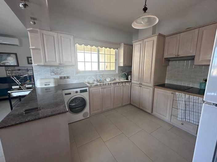Image No.44-10 Bed Property for sale