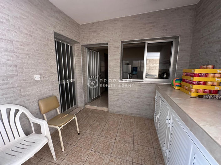 Image No.51-10 Bed Property for sale
