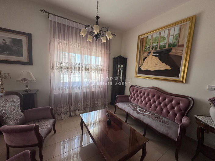 Image No.56-10 Bed Property for sale