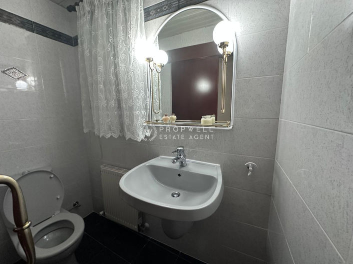 Image No.57-10 Bed Property for sale