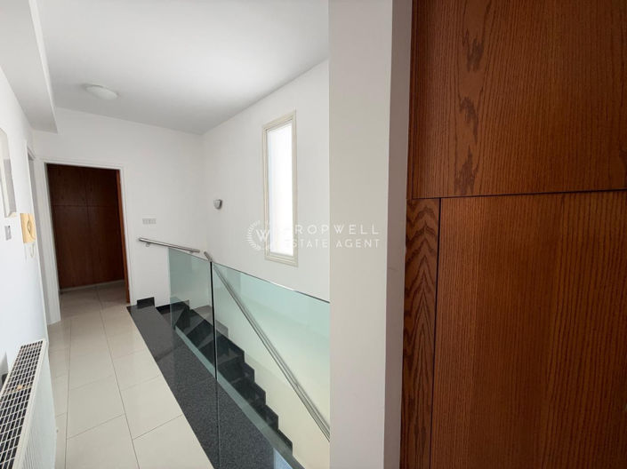 Image No.18-3 Bed House for sale