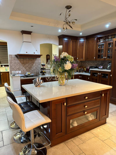 Image No.10-5 Bed House for sale