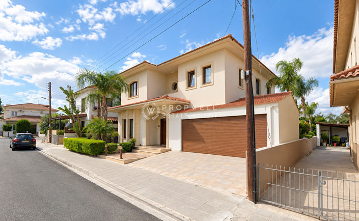 Image No.2-5 Bed House for sale