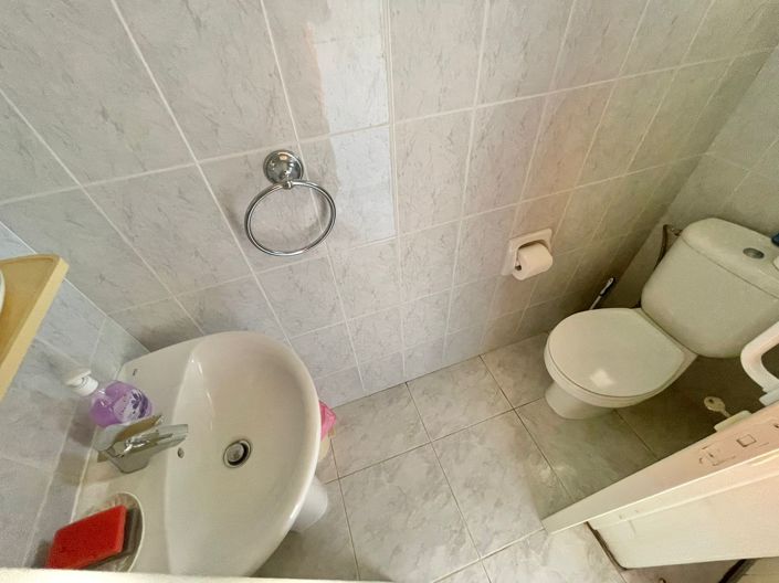 Image No.9-2 Bed House for sale