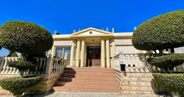 Image No.10-3 Bed House for sale