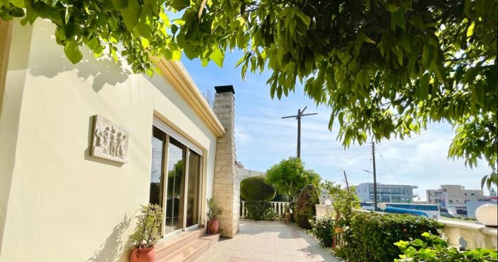 Image No.12-3 Bed House for sale