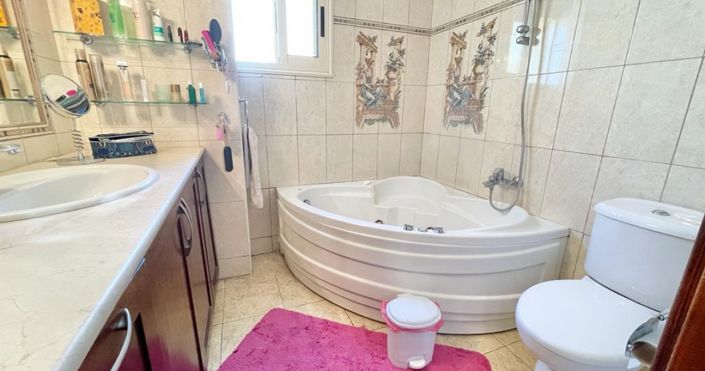 Image No.13-3 Bed House for sale