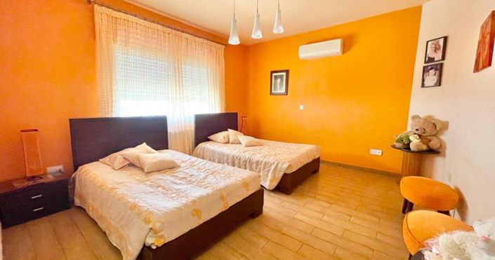 Image No.9-3 Bed House for sale